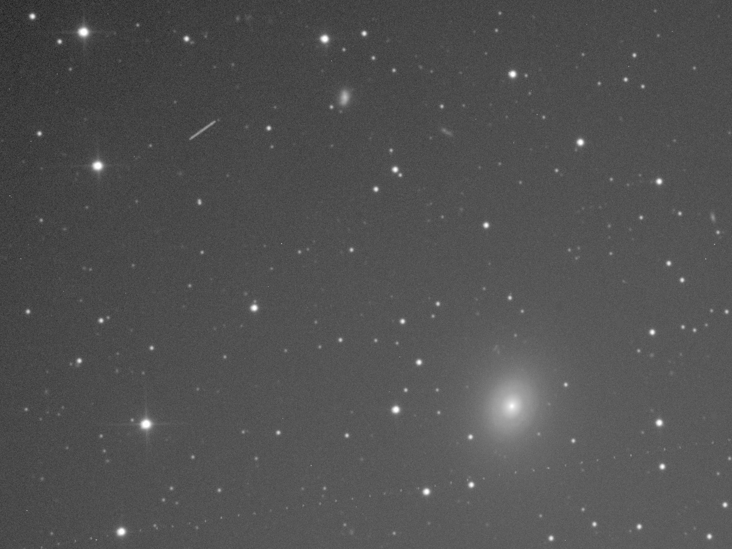 Пролёт астероида рядом с галактикой NGC 2775
